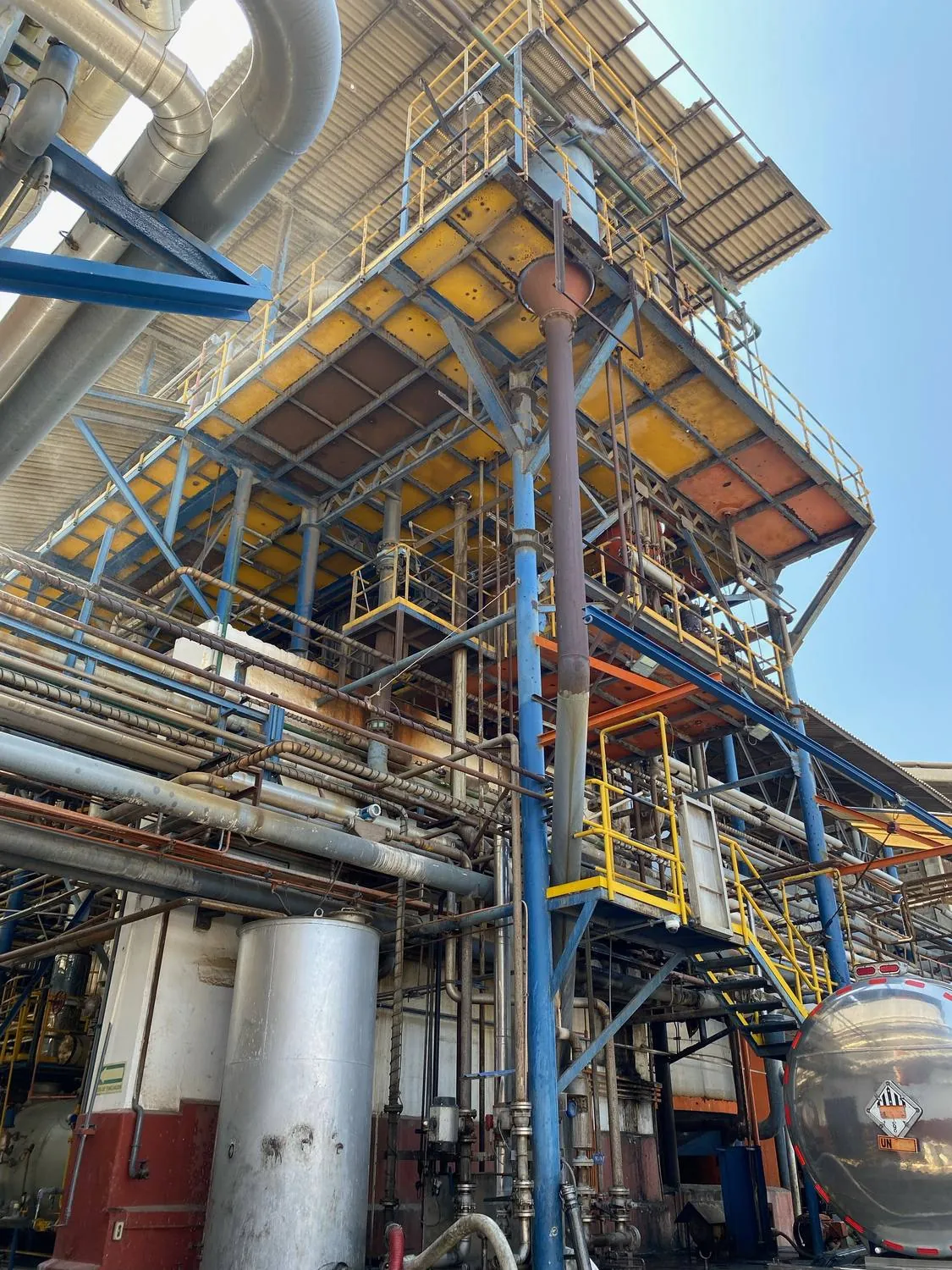 Cerramiento perimetral en estructura metálica